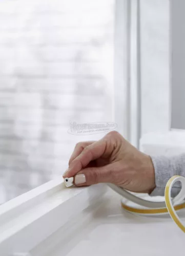 TESA P profilú ablak szigetelő gumi, fehér, 10m x 9mm, tesamoll 1 tekercs 05395-00100-00