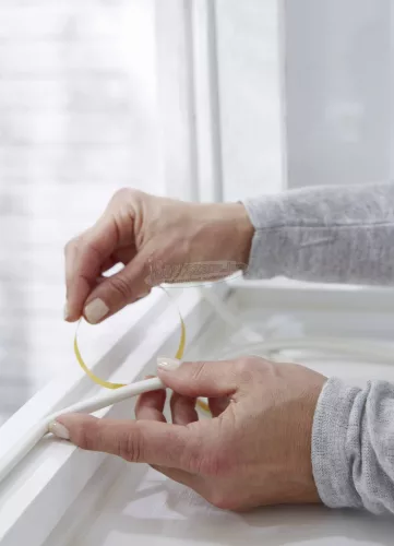 TESA P profilú ablak szigetelő gumi, fehér, 10m x 9mm, tesamoll 1 tekercs 05395-00100-00