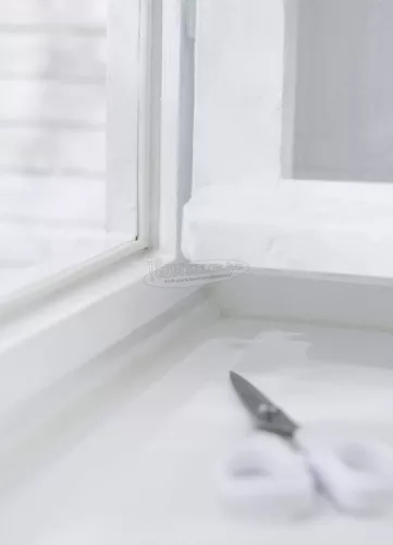 TESA P profilú ablak szigetelő gumi, fehér, 10m x 9mm, tesamoll 1 tekercs 05395-00100-00