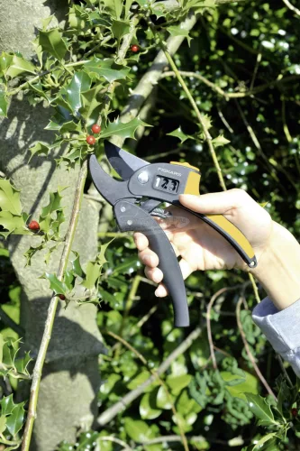 Fiskars PowerStep Kerti olló 190mm 24mm Amboss 111670