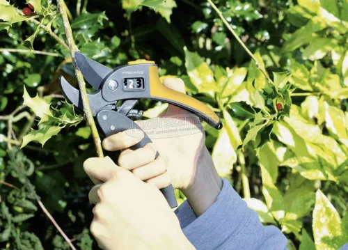 Fiskars PowerStep Kerti olló 190mm 24mm Amboss 111670