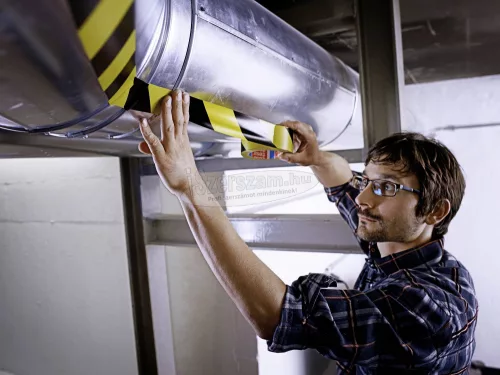 tesa PREMIUM Padlójelölő szalag Professional Fekete/sárga 33m x 50mm 1db 04169-00063-93