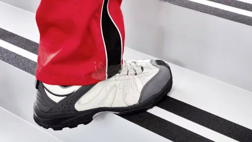 tesa Csúszásmentesítő szalag Professional Fekete 15m x 50mm 1db 60950-00001-00