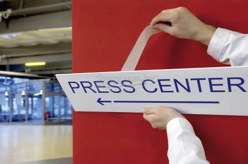 tesa UNIVERSAL REMOVABLE Visszaszedhető kétoldalas ragasztószalag Professional Fehér 25m x 50mm 1db 04939-00003-11