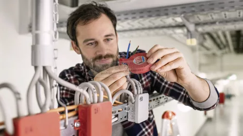 tesa tesaflex IEC Szigetelőszalag Piros 25m x 19mm 1db 53988-00017-00