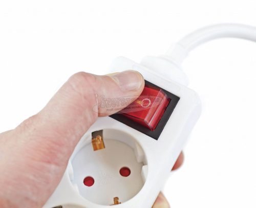 AS SCHWABE Elosztó kapcsolóval 2m 3 dugalj H05VV-F 3G 1,5 mm² Védőérintkezős 11391