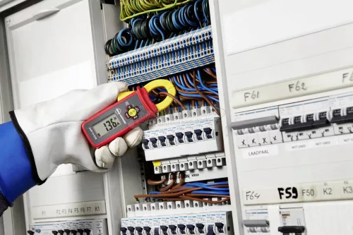 BEHA AMPROBE Lakatfogó digitális CAT III, CAT IV AMP 330-EUR 4560626