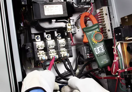EXTECH Lakatfogó digitális CAT III 600V 400A NCV MA440