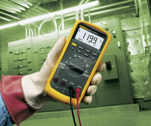 FLUKE Digitális multiméter 10A AC/DC Fluke 83V/EUR 3947847