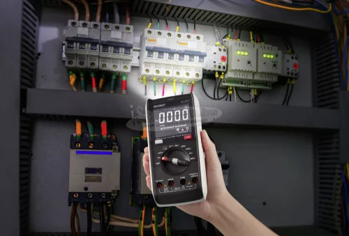 VOLTCRAFT Digitális kézi multiméter CAT III 600 V, 6000 digit, Voltcraft VC272
