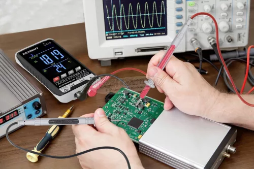 VOLTCRAFT Digitális kézi multiméter, 5999 digit, CAT III 600 V, Voltcraft VC33