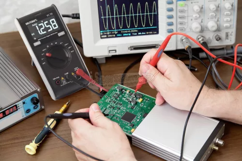VOLTCRAFT Digitális kézi multiméter CAT III 250 V 2000 digit, Voltcraft VC131