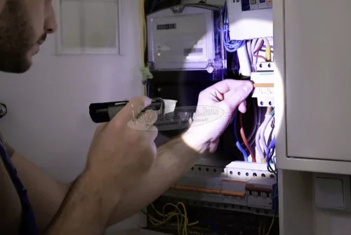 VOLTCRAFT Érintés nélküli feszültség- és mágneses mező vizsgáló multiteszter CAT IV 1000 V LED VOLTCRAFT MS-540