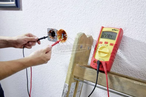 Wiha Digitális multiméter 600 V-ig AC, CAT IV 2x AAA elemmel (45218)