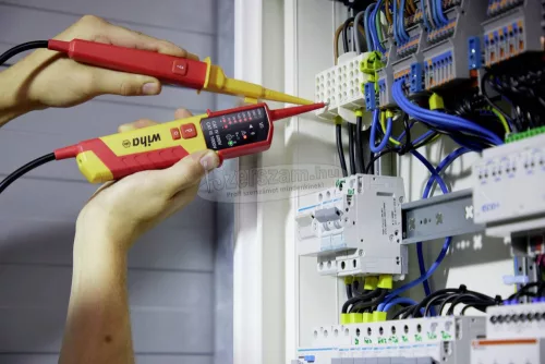 Wiha Feszültség- és folytonosság vizsgáló, 12–1 000 V AC, CAT IV 2x AAA elemmel (45216)